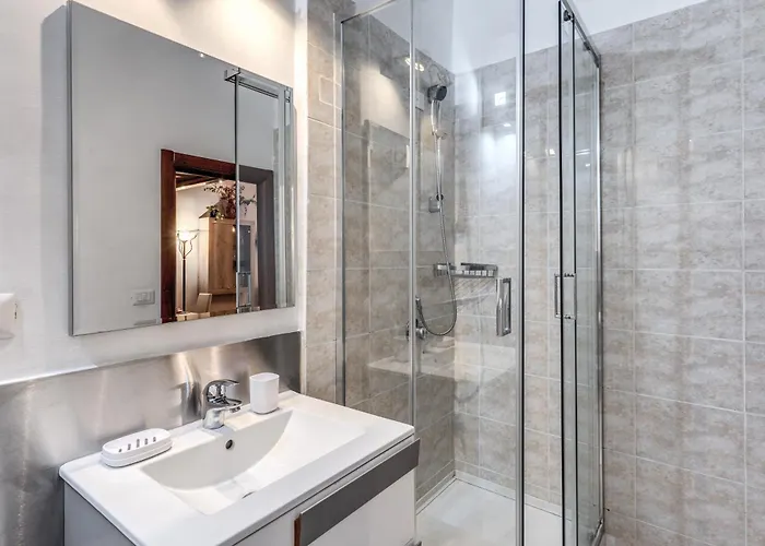 Loft In The Ghetto 3 *